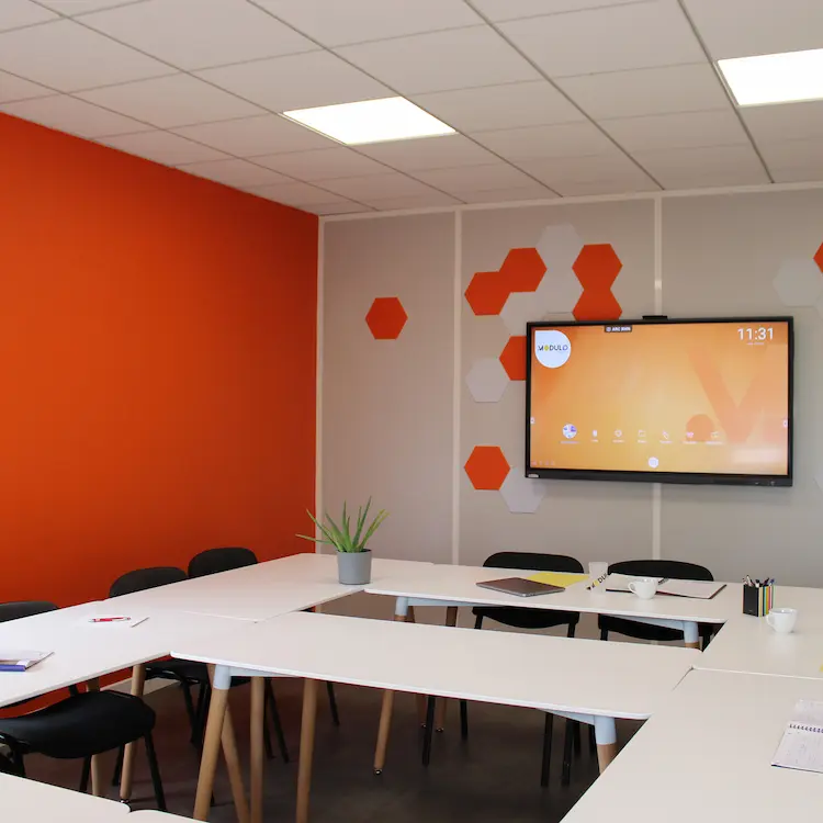Une grande Salle de réunion et formation QUALIOPI à MODULO Dijon